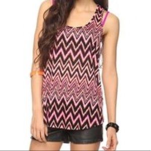 🟣 FOREVER 21 Chevron Racerback Zig Zag Tank M EUC